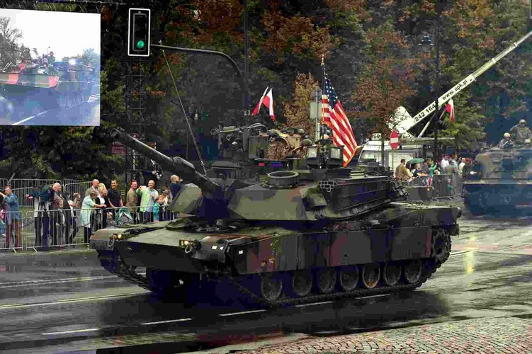 Przed Belwederem na prezydenta czekali m.in. premier Beata Szydło, marszałek Sejmu Marek Kuchciński, marszałek Senatu Stanisław Karczewski i szef MON Antoni Macierewicz. Wzdłuż Alei Ujazdowskich i na pl. Trzech Krzyży zgromadziły się tłumy ludzi. Po odegraniu hymnu państwowego prezydent wygłosił przemówienie. Następnie złożył wieniec przed pomnikiem Piłsudskiego. PAP/Radek Pietruszka