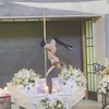 Striptiz na sahrani