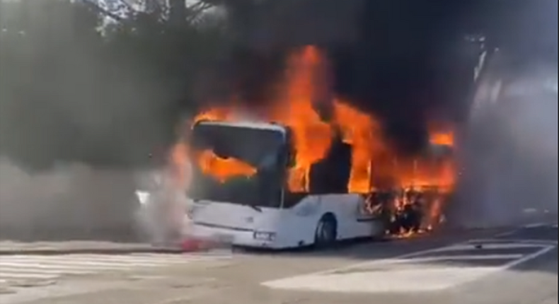 bus en flammes