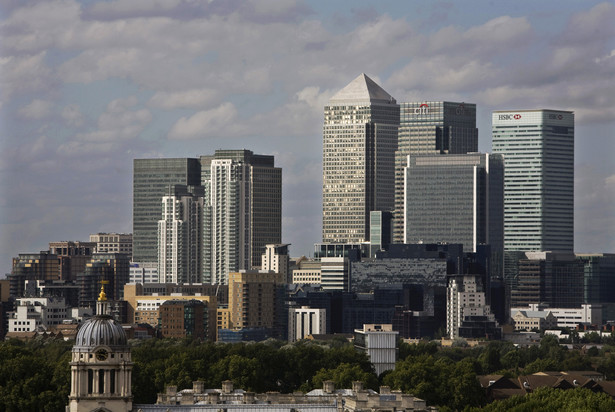 Canary Wharf - panorama dzielnicy finansowej Londynu. Fot. Bloomberg