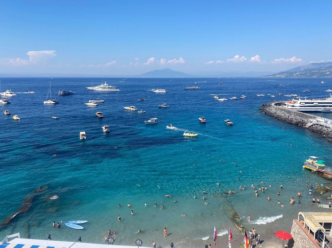 Kapri, Italija
