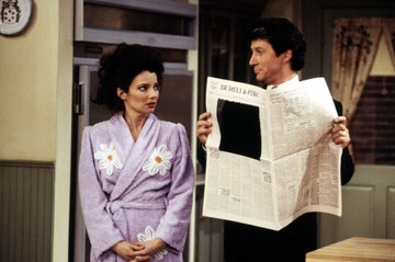 A dadus - A 90-es évek New Yorkjának egyik legmeghatározóbb korlenyomata Fran Drescher utánozhatatlan hangjával és akcentusával ez a rendkívül vicces sorozat, amit az Amazon Prime-on tudsz követni. A queensi kozmetikai termékeket árusító, igencsak talpraesett Fran egyik pillanatról a másikra elvállalja egy broadwayi producer 3 gyermekének a nevelését, ami élete legrosszabb döntésének bizonyul - vagy mégsem?