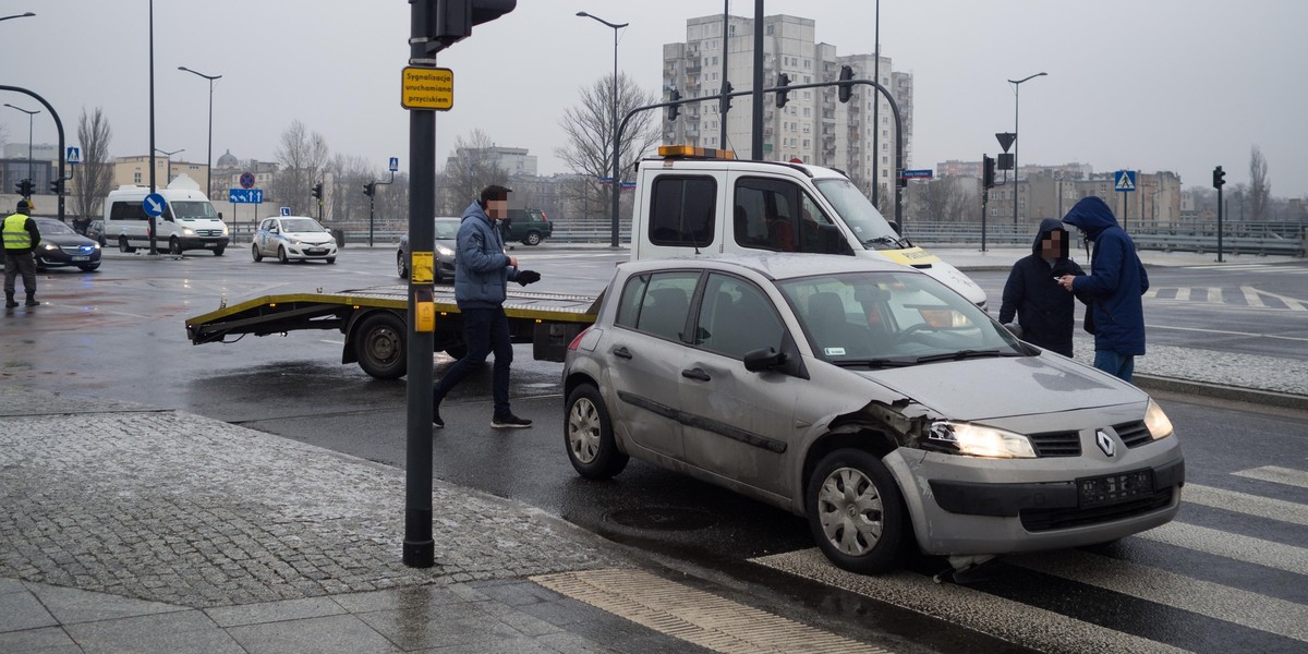 Karambol przy Fabrycznym w Łodzi. 25 aut wpadło w poślizg