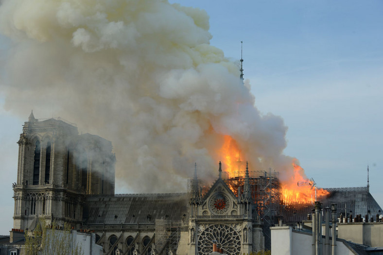 Płonąca katedra Notre-Dame