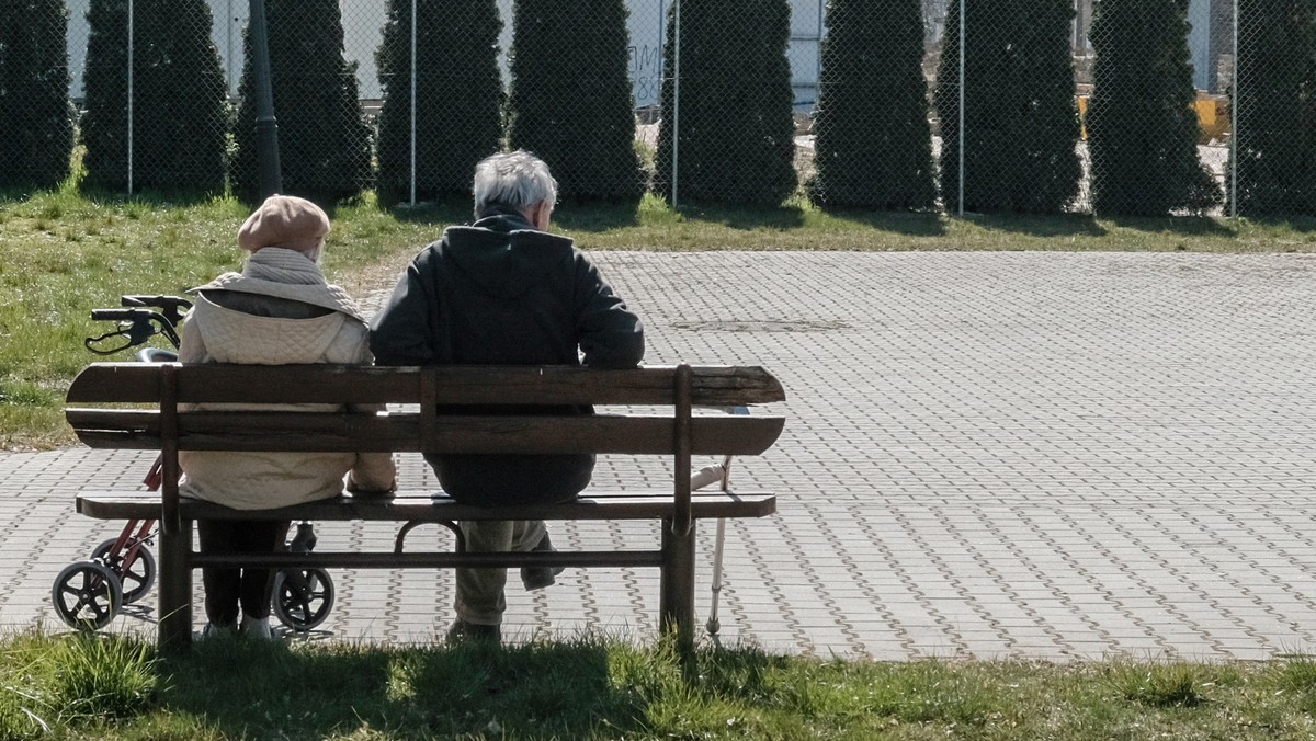 Wielu emerytów nie dostanie czternastki w sierpniu. ZUS tłumaczy