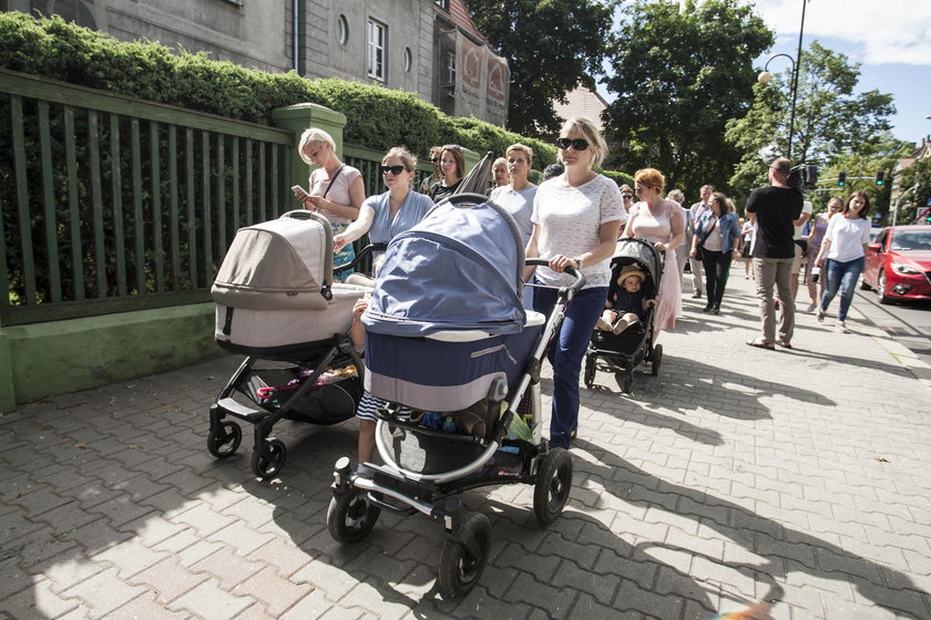 Marsz w obronie oddziału chirurgii dziecięcej w Gliwicach