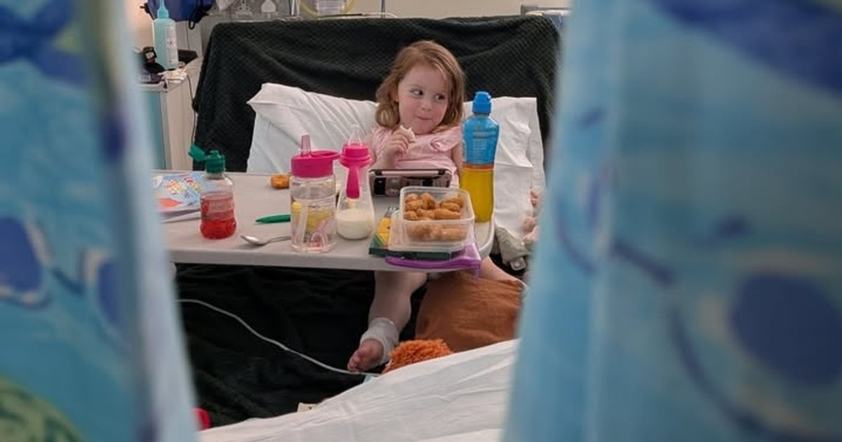 Lekarze mówili, że to zwykła angina. Chwilę potem 2-latka potrzebowała pilnej operacji mózgu