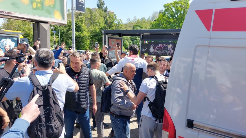 Dekan Patrik Drid ispolivan vodom