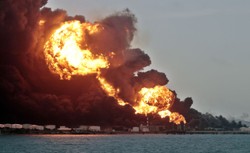 Czarny dym nad Hawaną. Wybuchł czwarty zbiornik z paliwem w porcie Matanzas