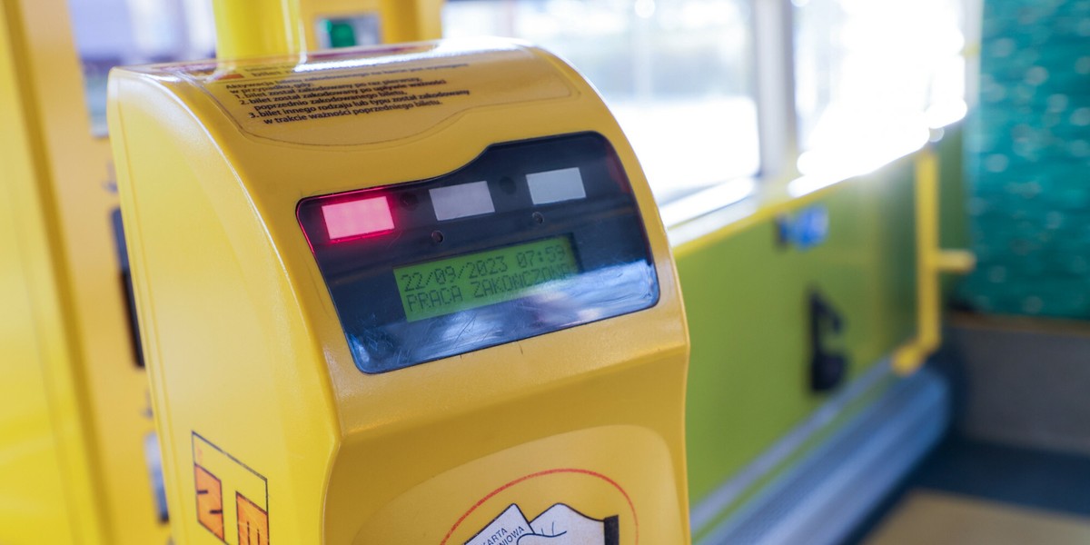 Niedługo kasowników w warszawskich autobusach i tramwajach nie zobaczymy