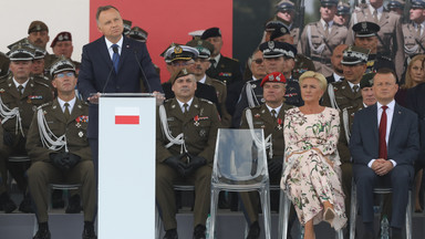 Agata Duda na obchodach Święta Wojska Polskiego. Zadała szyku w kwiecistej sukni