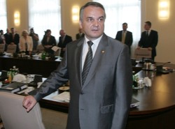 Pawlak dobiera się do bankowej żyły złota