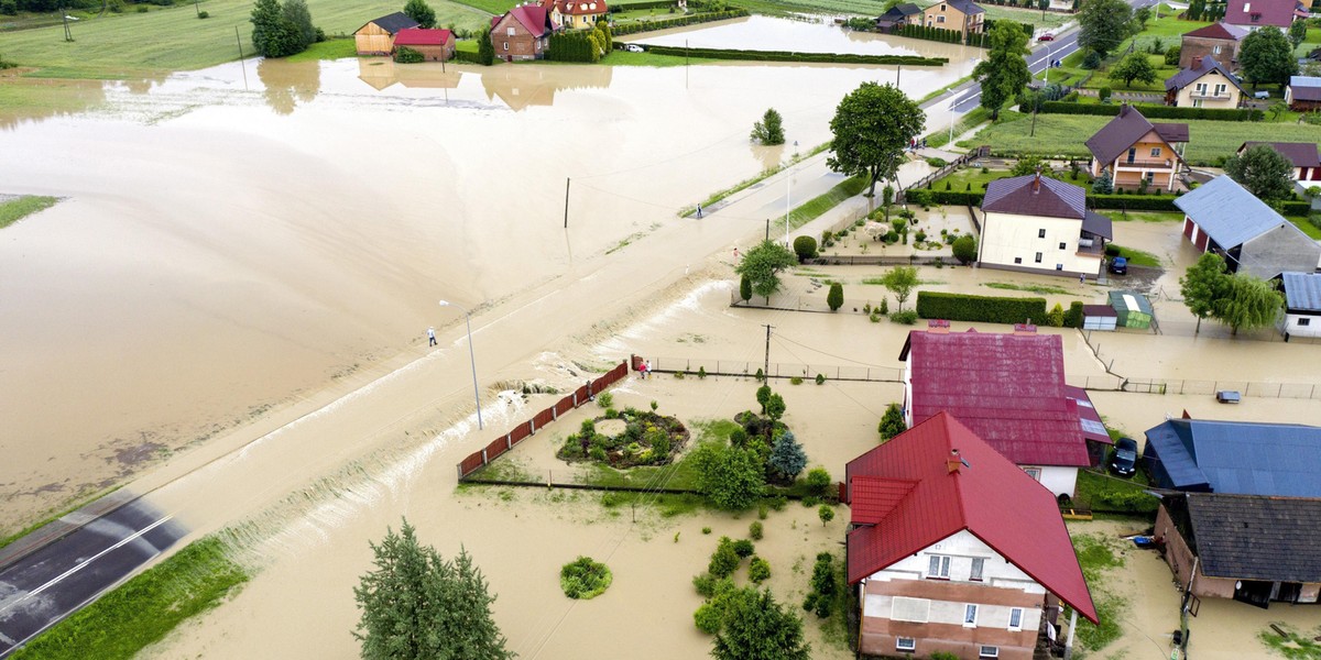 Powódź na Podkarpaciu. Podtopienia domów, zerwany most i zalane drogi