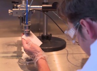 Elastyczna elektroda - kolejny przełomowy wynalazek polskiego naukowca [WIDEO]