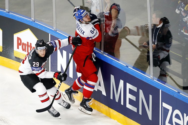 Nathan MacKinnon i Tomas Kundratek