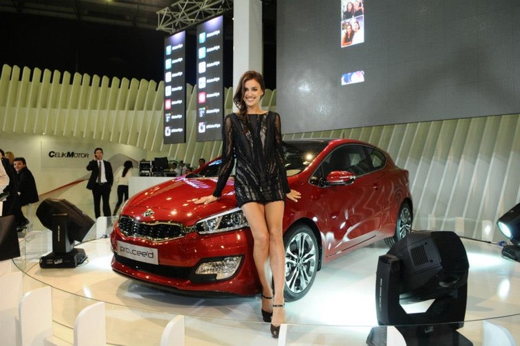 Irina Shayk i kia pro_cee'd