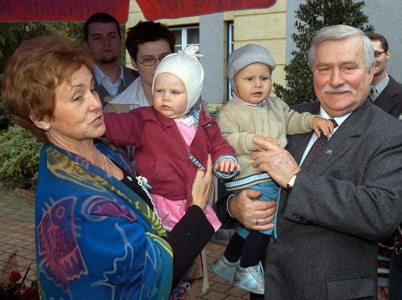 Danuta i Lech Wałęsowie z wnukami
