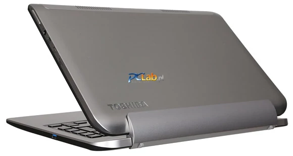 Toshiba Satellite W30t-A-101 (Intel Core i3-4020Y) ma wyloty powietrza pochodzącego z aktywnego układu chłodzenia