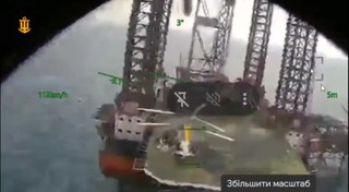 Uderzyli na platformę, helikopter w ogniu. Atak tajemniczych dronów Ukrainy