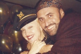 FRIZER SRSPKOG POREKLA 40 godina brine o kosi najvećih svetskih zvezda: Saviću prva šansu dala MADONA i više ništa nije moglo da ga zaustavi - njegova lista klijenata je FASCINANTNA