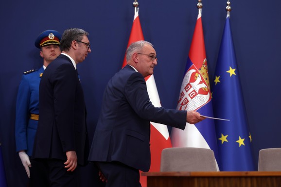 "DRŽAVA ODUSTAJE OD PRIHODA, NE ZNAMO ŠTA ĆEMO VIŠE!" Vučić o ceni goriva, oglasio se i predsednik Švajcarske: Imamo predlog