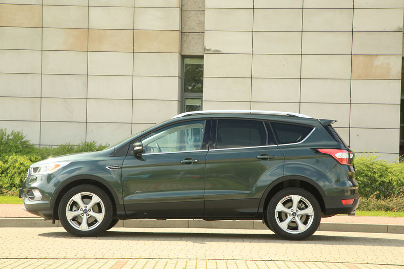 Ford Kuga 2.0 TDCi 4x4 - wciąż błyszczy zawieszeniem