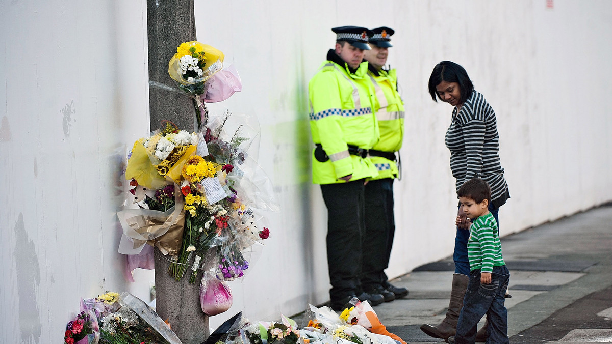 W londyńskiej dzielnicy, gdzie mieszka sporo zamożnych par z dziećmi, doszło do tragedii. 30-letnia matka została zatrzymana przez policję w związku ze śmiercią dwojga jej dzieci. Maluchy prawdopodobnie zostały uduszone.