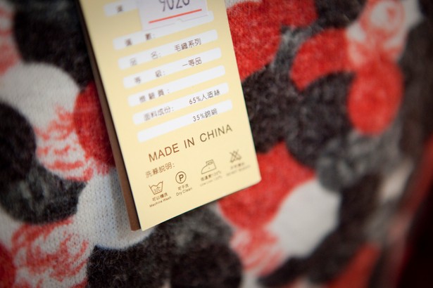 Zdążyliśmy się już przyzwyczaić do metki "made in China", wszechobecnej - od koszul po skarpety. Czas na powolne zmiany. Nadchodzi era "made in Pakistan" lub "made in Bangladesh".