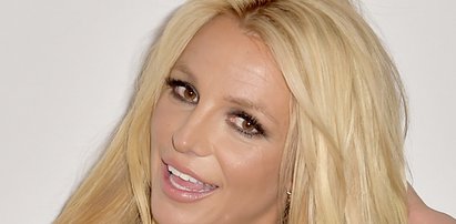 Britney Spears dziwnie tańczy w różowych majtkach. Niepokojący widok