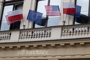 200 mln zł dla zarządów 10 banków. Są osoby zarabiające lepiej niż prezesi