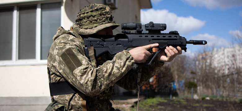 Ukraińcy powstrzymują wielką ofensywę Putina na wschodzie. Stosują "taktykę raptora"