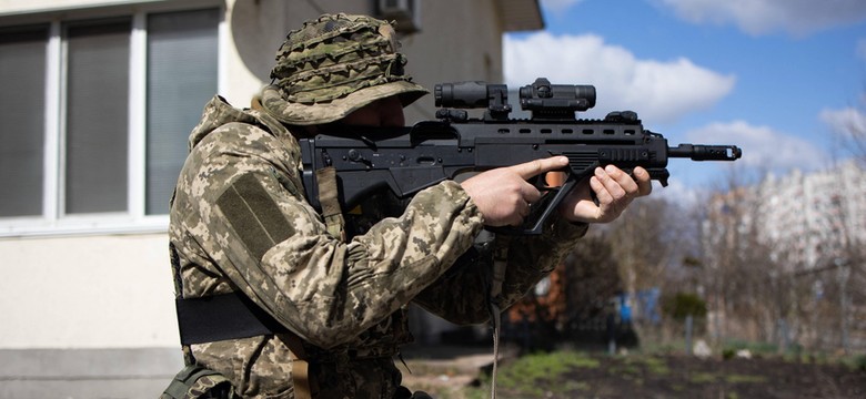 Ukraińcy powstrzymują wielką ofensywę Putina na wschodzie. Stosują "taktykę raptora"