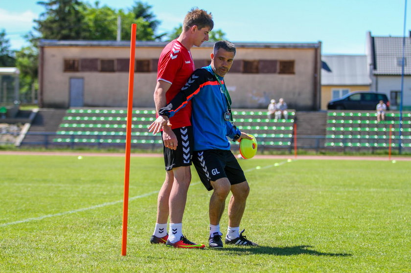 Gino Lettieri pomiata piłkarzami Korony Kielce. Skandal na zgrupowaniu