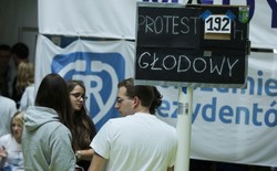 Spotkanie z Szydło "nie przyniosło oczekiwanych skutków". Lekarze rezydenci wznawiają głodówkę