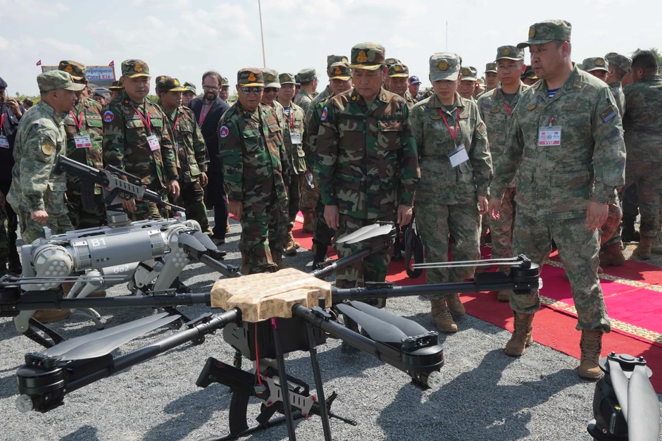 Robotski pas na zajedničkim vojnim vežbama Kine i Kambodže u selu Svaj Čok u provinciji Kampong Čang 16. maja