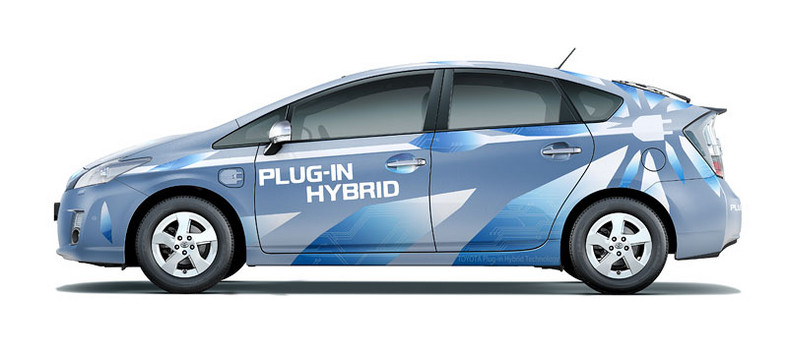 Toyota Prius Plug-in Hybrid: Delší dojezd a rychlejší nabíjení díky lithiu a zástrčce