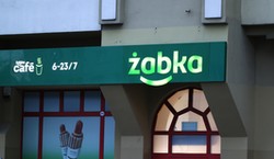 Do której otwarta jest Żabka 15 sierpnia? Godziny otwarcia