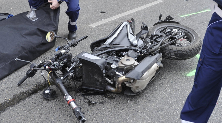 Mentővel ütközött egy motoros Erzsébetvárosban, belehalt / Fotó: MTI/Mihádák Zoltán