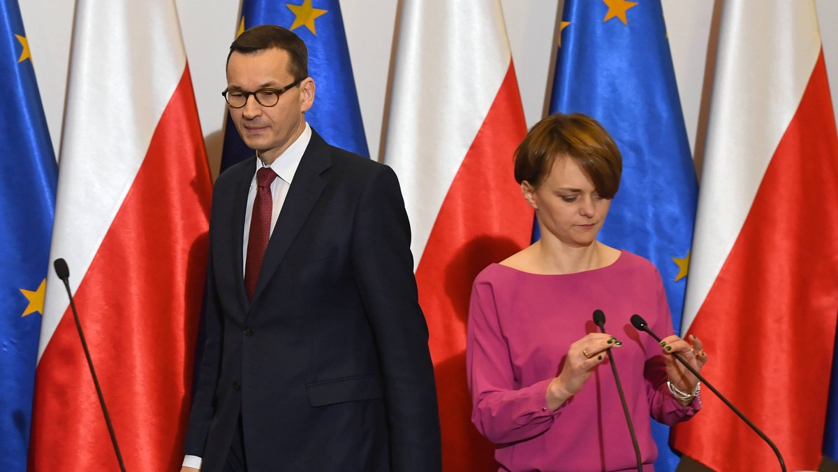 Premier Mateusz Morawiecki i minister przedsiębiorczości i technologii Jadwiga Emilewicz 