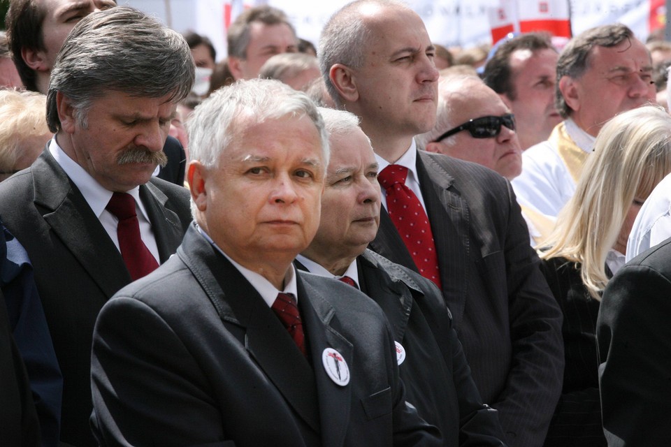 4.06.2009 Gdańsk, obchody 20. rocznicy wyborów czerwcowych w 1989 roku. Prezydent Lech Kaczyński oraz prezes PiS Jarosław Kaczyński biorą udział we mszy św. i wiecu pod Stocznią Gdańską