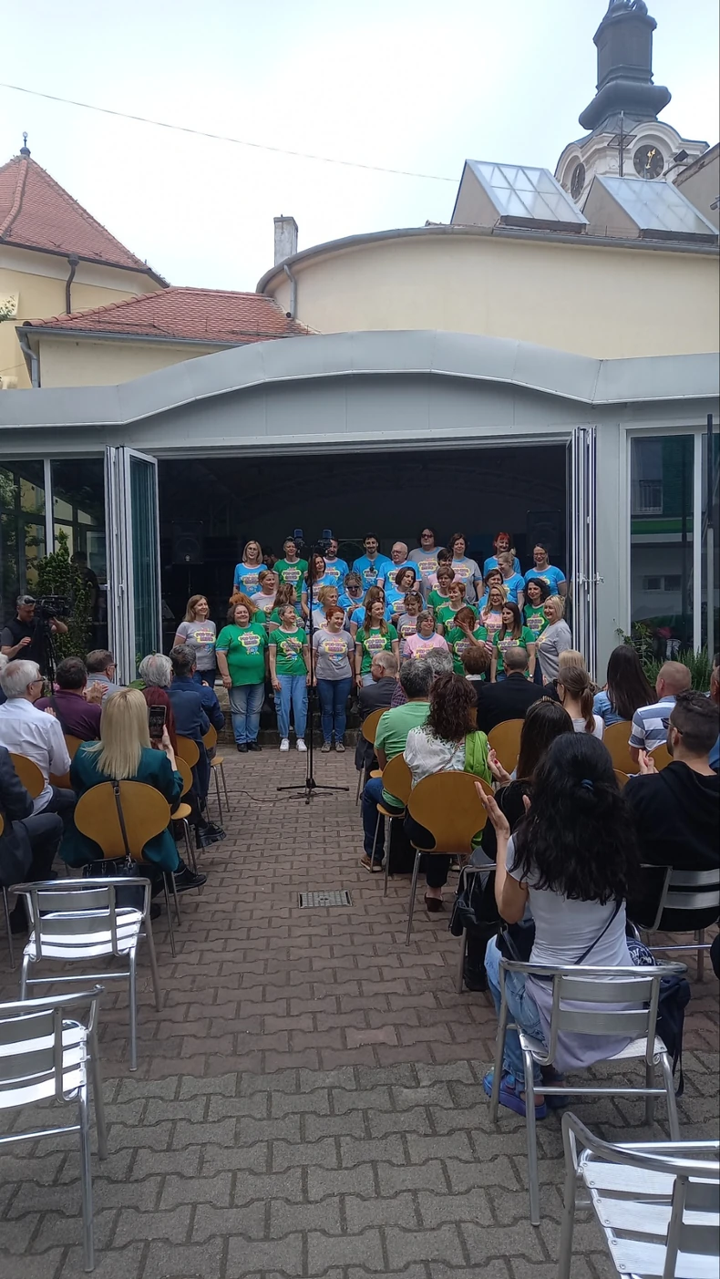 Pop hor radio je svojim izvedbama upotpunio događaj