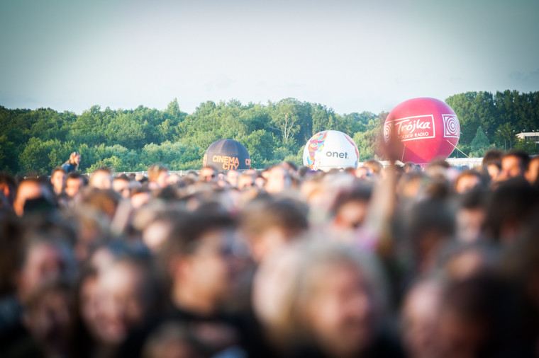 Publiczność pod sceną na festiwalu Heineken Open'er (fot. Monika Stolarska/Onet)