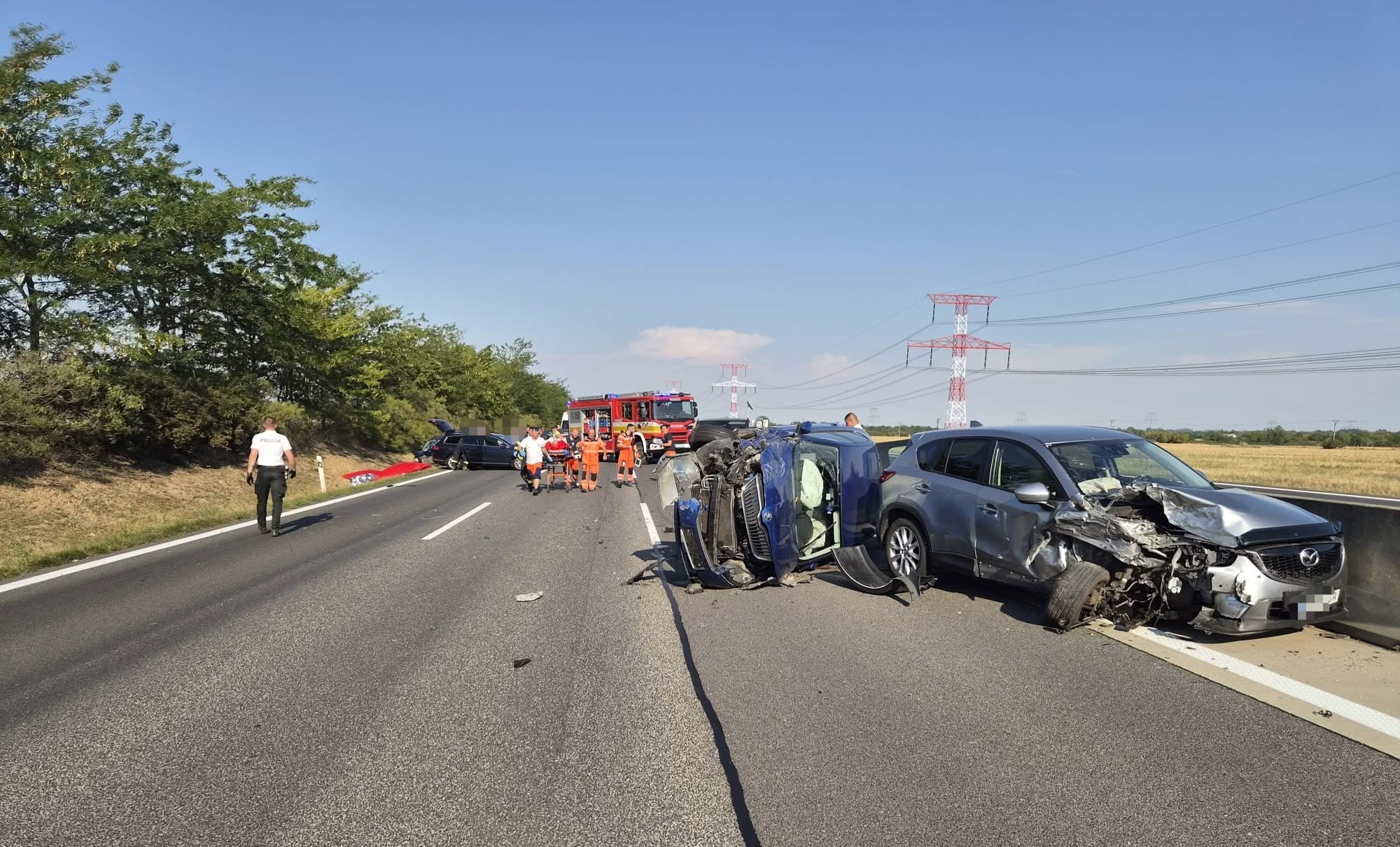Hromadná nehoda na D1 ochromila dopravu smerom do Bratislavy.