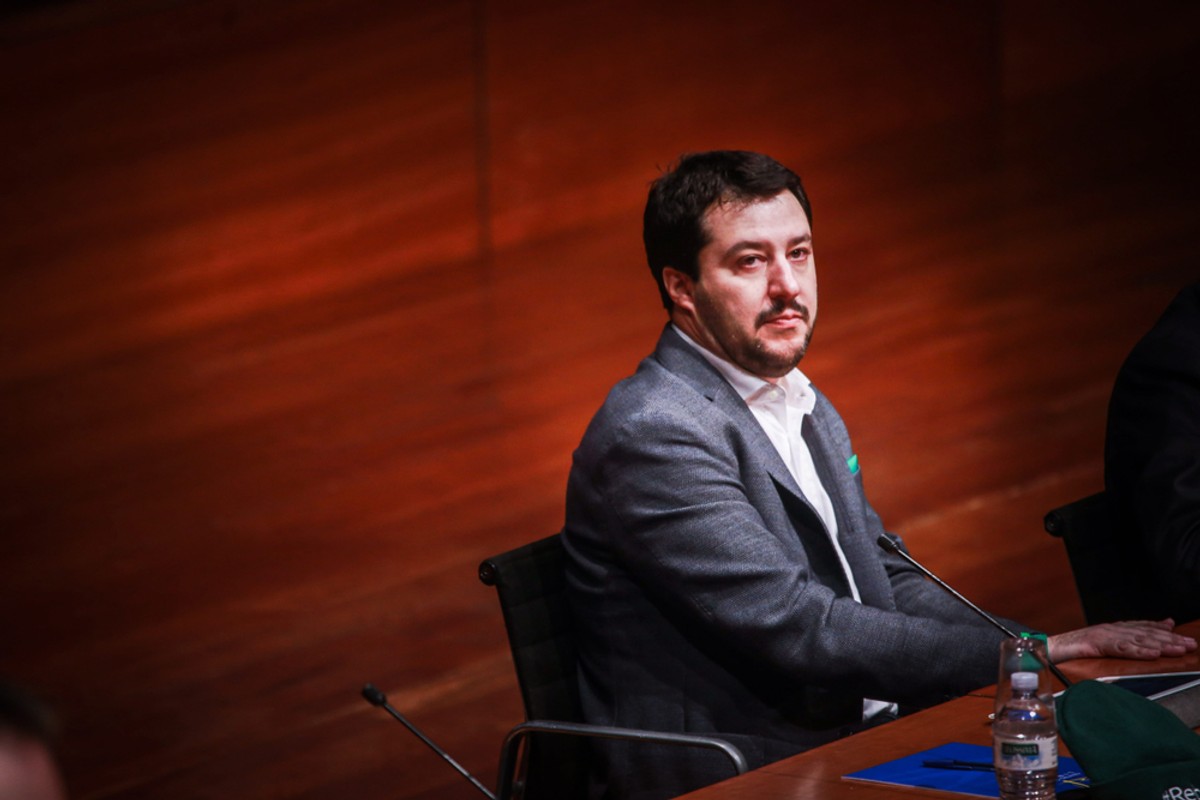 Wicepremier Włoch Matteo Salvini zapewnił w piątek, że rząd nie wyprowadzi kraju z UE.