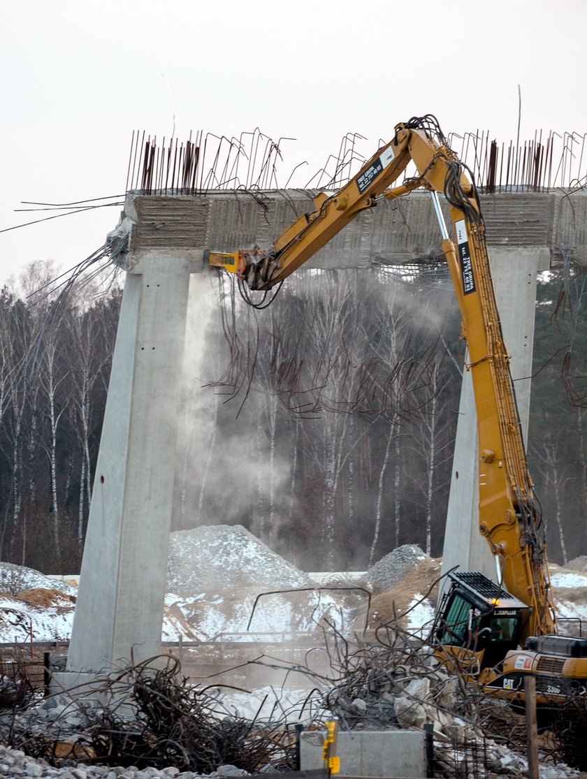 W marcu 2021 ruszyła rozbiórka betonowej konstrukcji chłodni kominowej