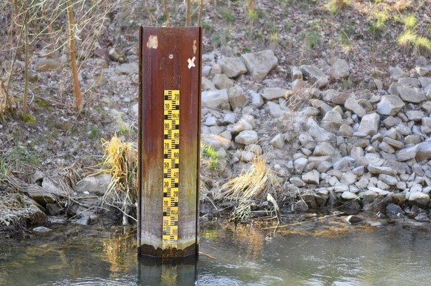 Niski poziom Renu utrudnia pracę rafinerii Shella