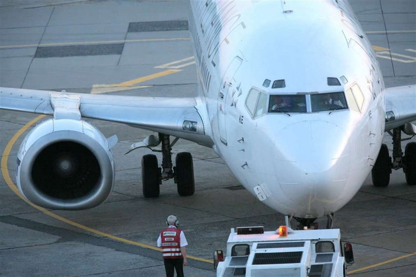 Polacy polecieli zepsutym samolotem! Horror turystów na lotnisku
