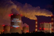 BELCHATOW GREENPEACE AKCJA NAPISY NA ELEKTROWNI