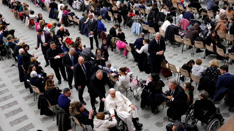 Papież i wspólnota szpitala Dzieciątka Jezus na 100-lecie placówki - Vatican News