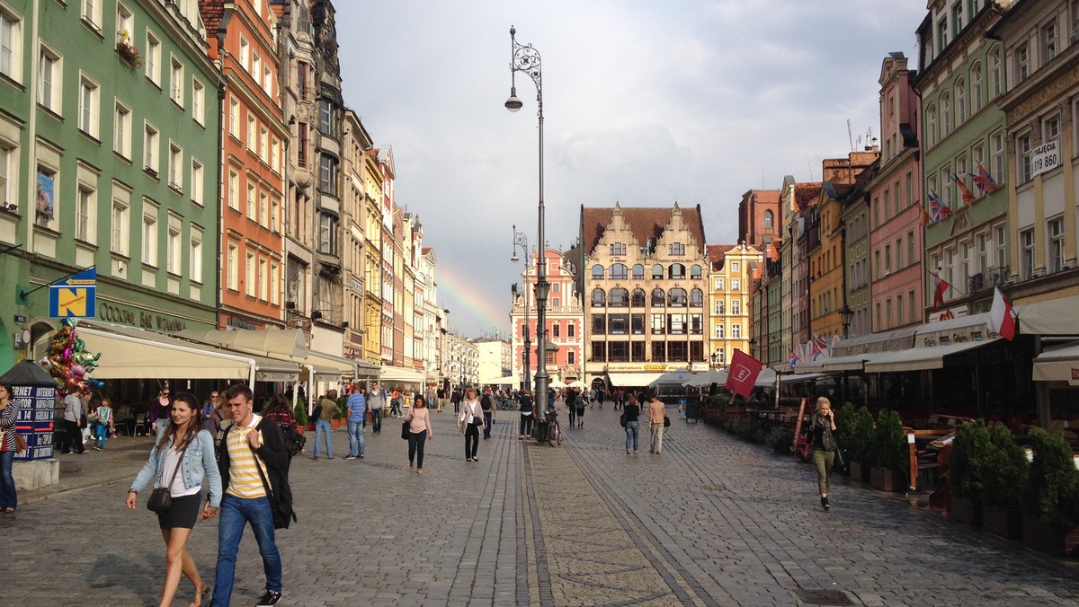 Pogoda dopisuje, więc dłużej nie ma na co czekać. W przyszłym tygodniu na Rynku we Wrocławiu ruszy budowa szpilkostrady. Prace, z przerwami na wakacje, mają potrwać dziesięć miesięcy.